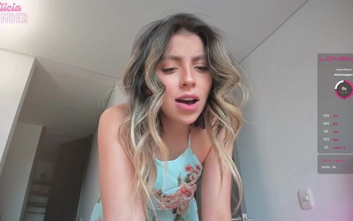 Cute Alice: Küçük memeli ve şişman götlü güzel Kolombiyalı elbisesini kaldırıyor ve senin...