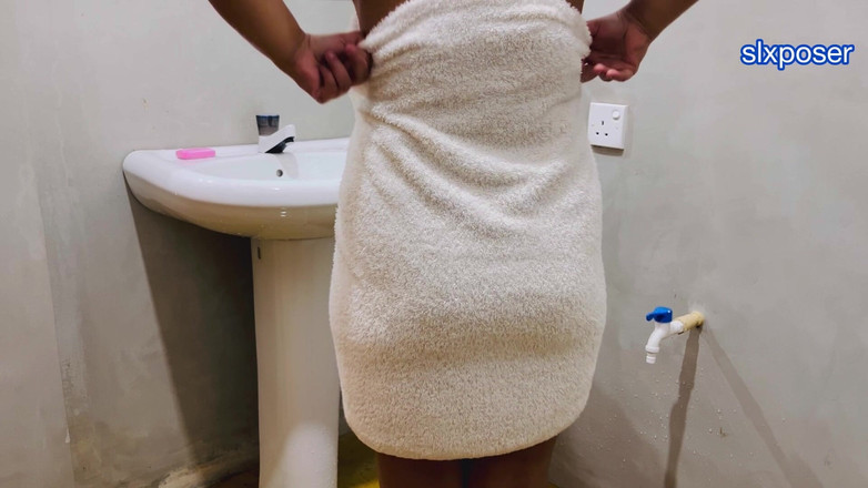 slexposer: L'ho incontrata al bar. L'ho scopata in lingerie che indossava...