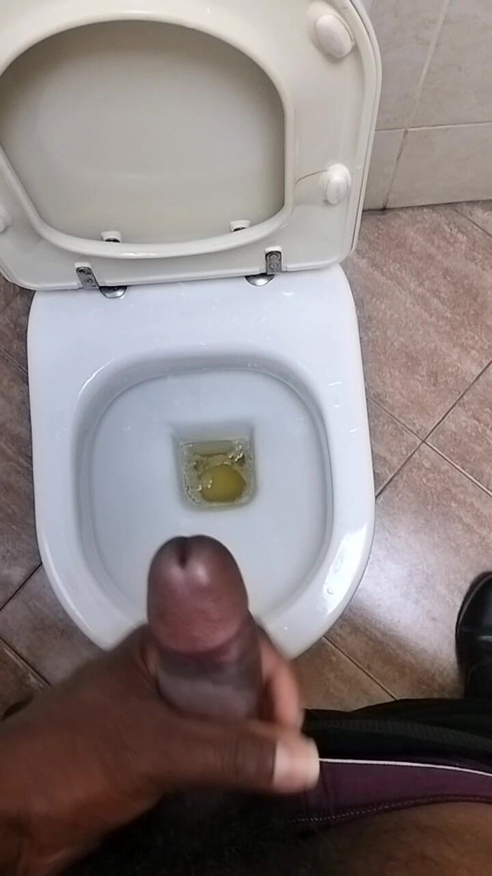 Blackcock83: Pissen &amp; masturbieren