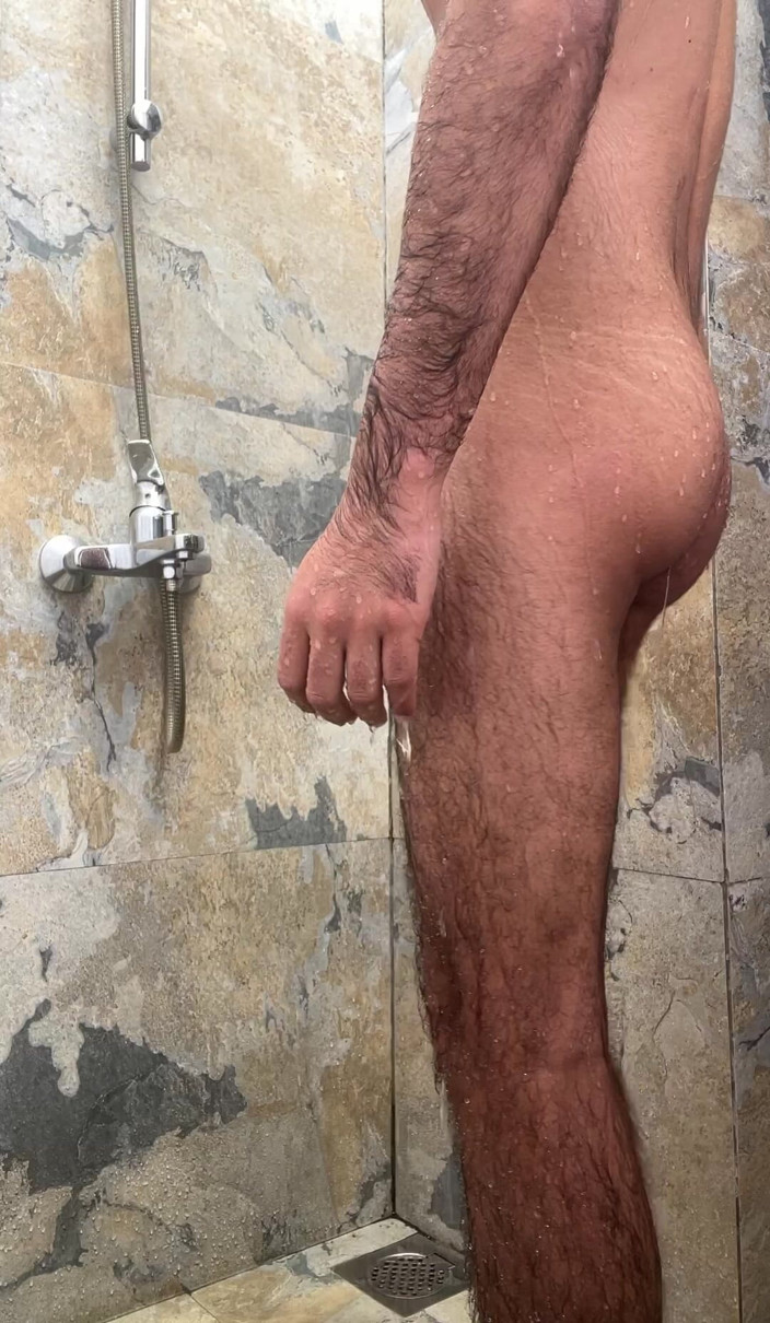 hot_des212: Nextdoor Shower Dairies