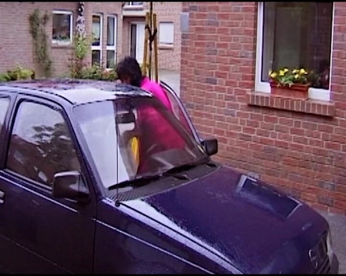 Enjoy German porn: Une Allemande masquée se fait avant un facial