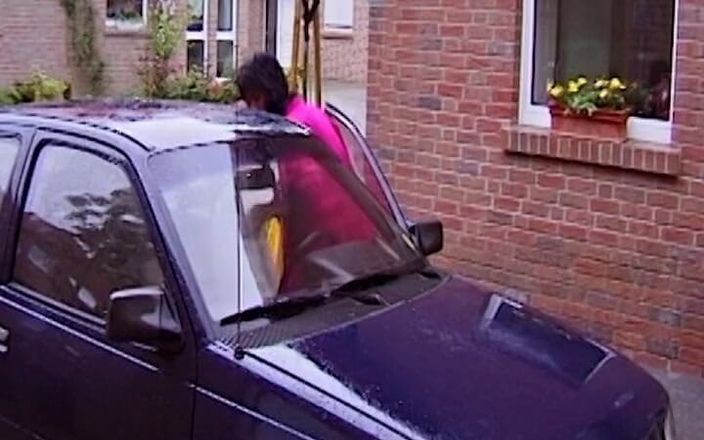 Enjoy German porn: Maskiertes deutsches schätzchen vor einer gesichtsbesamung
