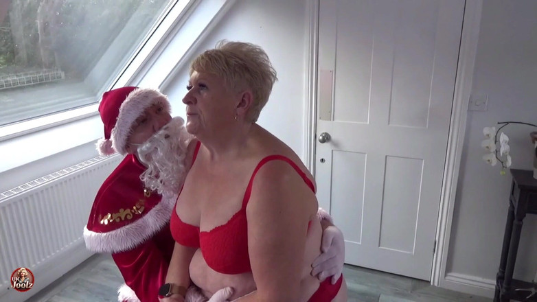 Uk Joolz: Joolz rend visite au père Noël dans sa grotte !