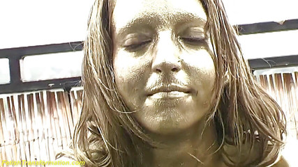 Fetish Islands: Справжнє золоте тіло, пофарбоване статуєю тінки