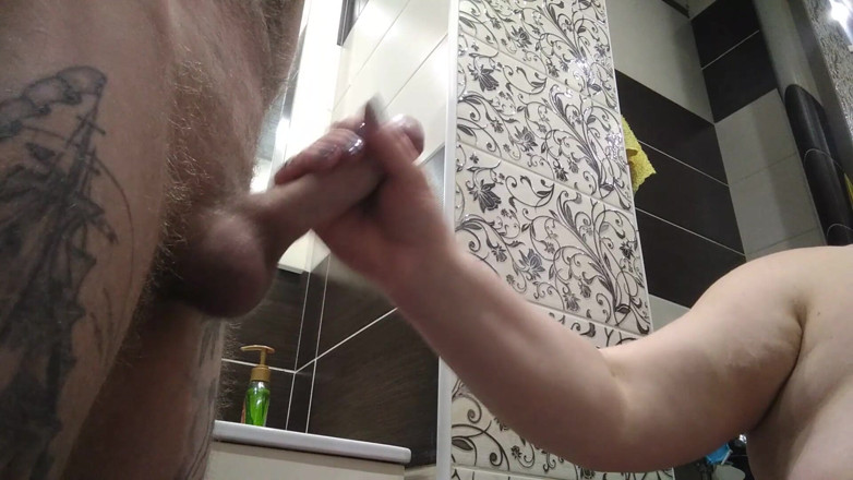 Zona901: Caught her in the toilet and fucked her in the...