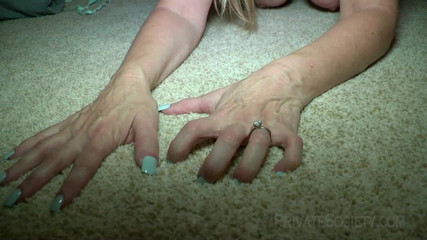 Private Society: Puta esposa va a la distancia