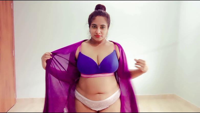 Your Arya: Ấn Độ với bộ ngực to thủ dâm