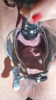 Sklavins allarga il suo buco del piscio sempre più per il suo padrone! Parte 3