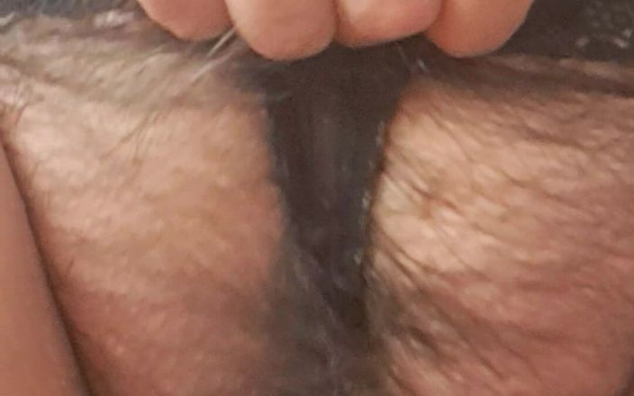 Mommy big hairy pussy: 透明で毛深いパンティー