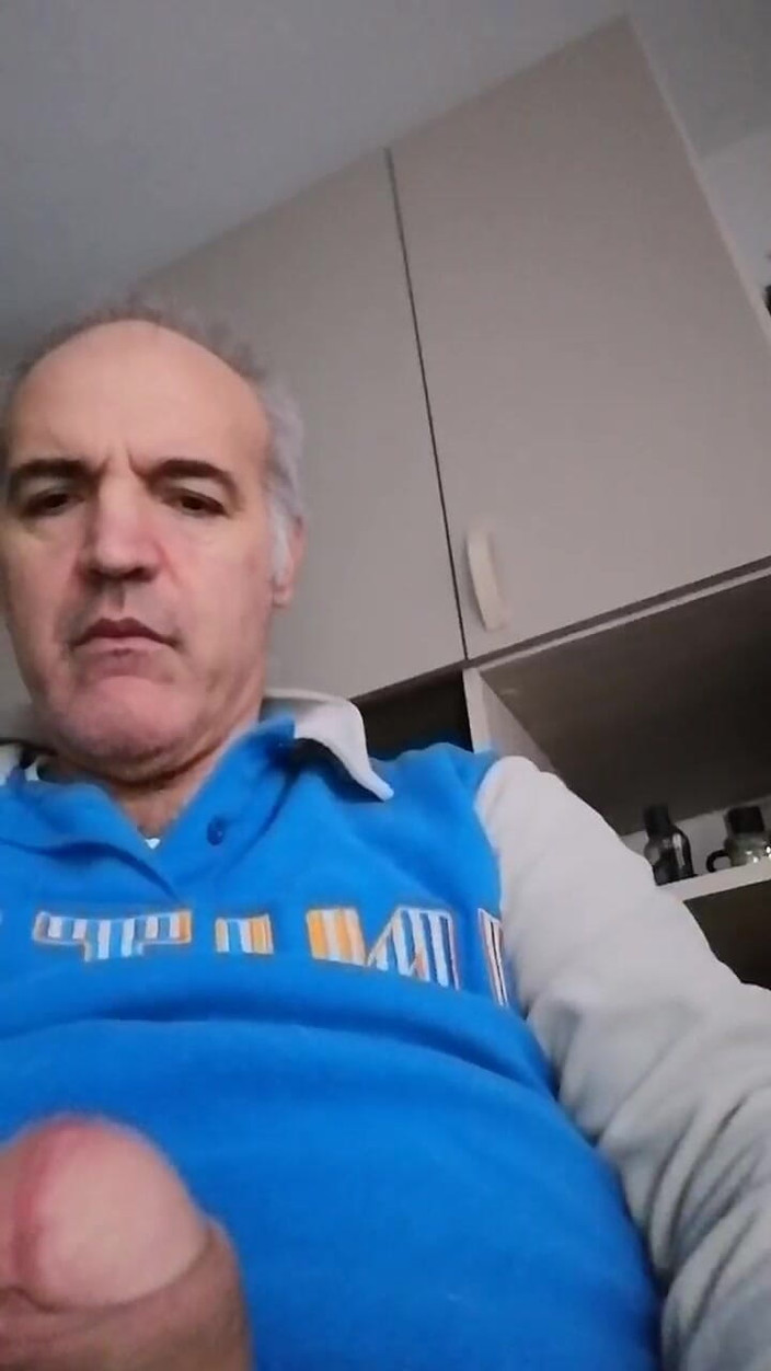 Setesesso7: いろんな角度から見た私の勃起したチンコ!