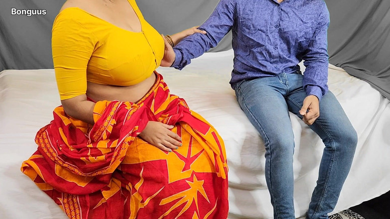 Riya Bonguus: Riya Bhabhi neukt met privéleraar Riya Bhabhi geneukt door de...