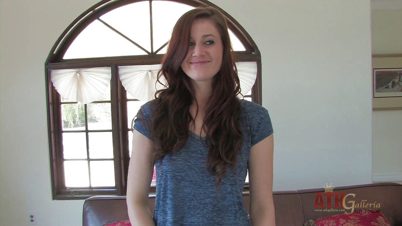 ATKIngdom: Jessica madison zeigt ihre kleinen rosa titten, während sie interviewt