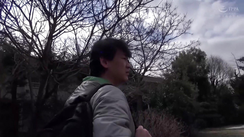 MBM3988: M607g11 en mogen kvinna som återvände till sina föräldrars hus eftersom...