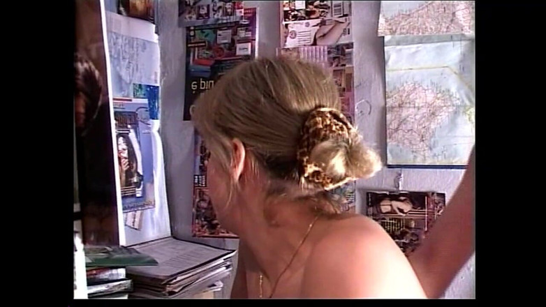 My porn family: 一个讨厌的金发熟女的秘密粗暴性爱