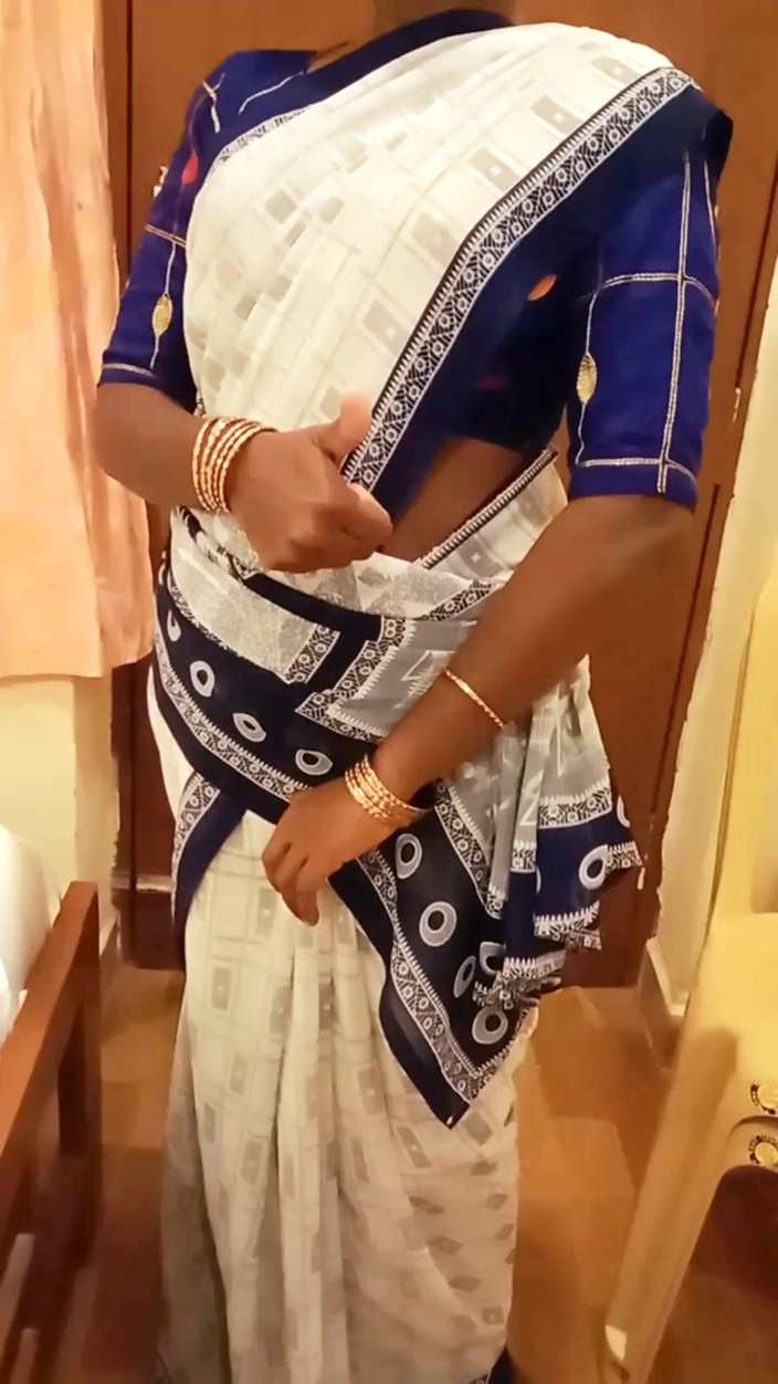 RenuRaj: Desi Tamil Wife Renu Panties Body Show &amp; Slow Saree Dressing...