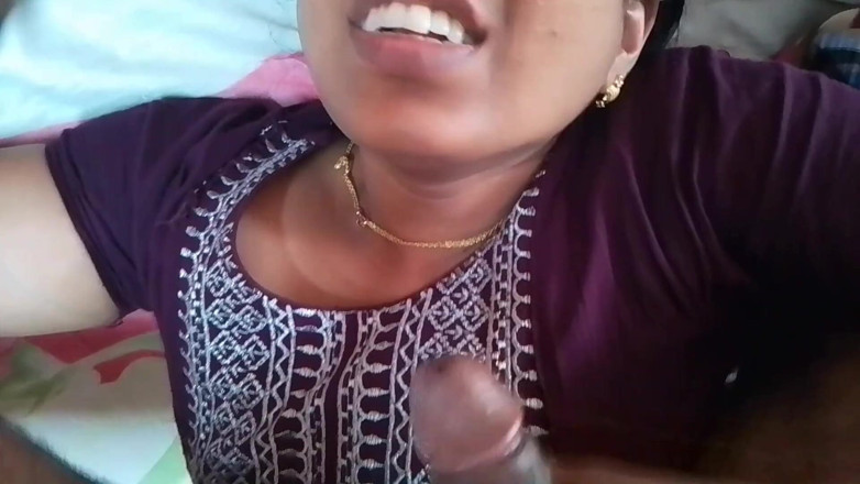 LEGSCOUPLE12: मलयाली गृहिणी अपने पति का लंड अपने मुंह में डालती है और उसके चेहरे पर दूध की फुहार छोड़ती है
