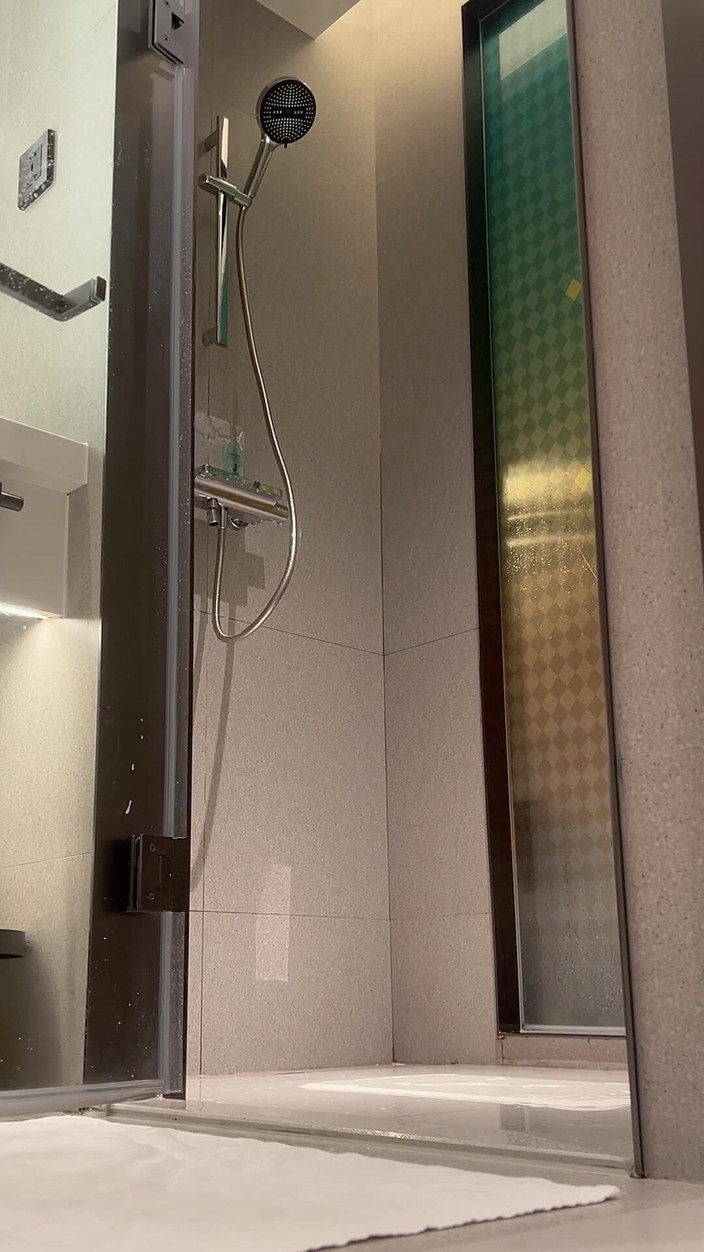 uktattooedchub74: Mollige man douchend