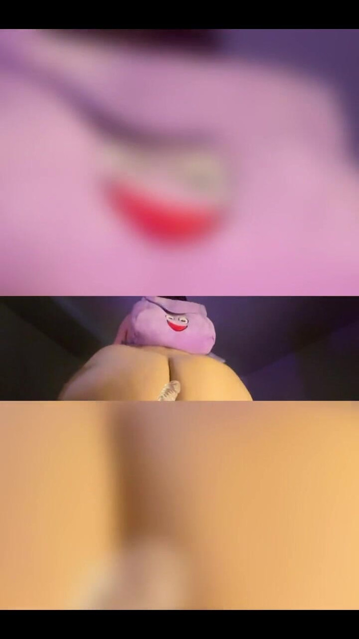 Jayla Cuateco: Whora letar efter kartan så att hon kan hitta närmaste...