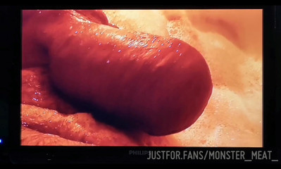 Monster_Meat_: Ve vaně s velkým silikonovým tátou