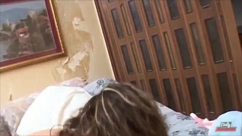 Vere Casalinghe Italia.: Amateur Italian at home with cumming in the mouth exciting