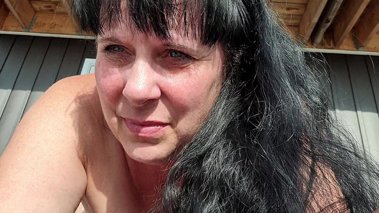 Falicha Karr: La matrigna con culo grosso riceve una sorpresa