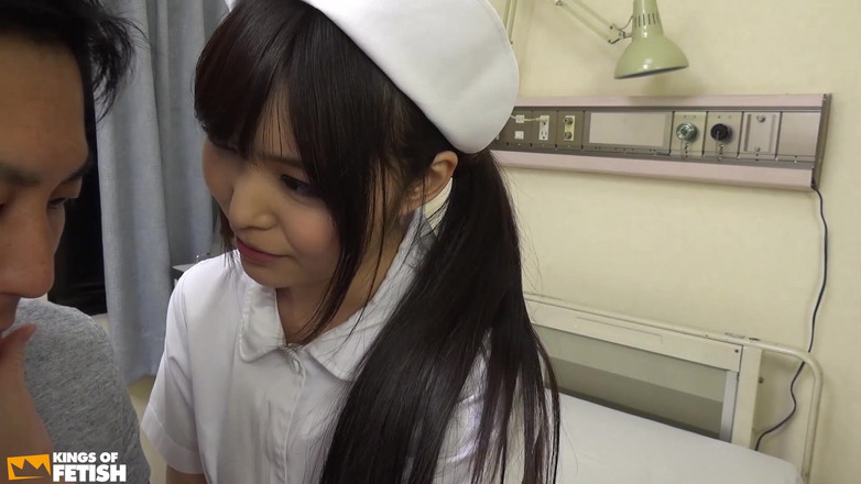 Pure Japanese adult video ( JAV): Japon hemşire büyük yarağını yaladıktan sonra hastasına biniyor
