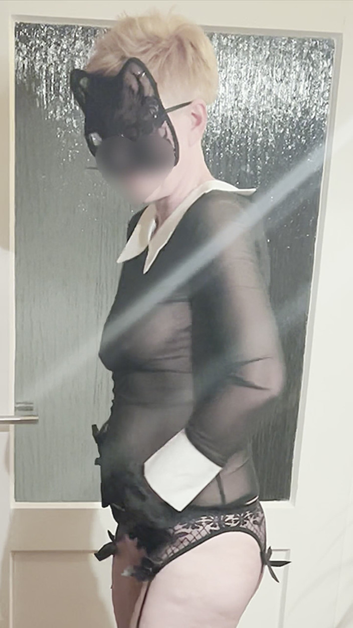 SashMash: Vợ tôi đeo mặt nạ mèo làm tôi sử dụng