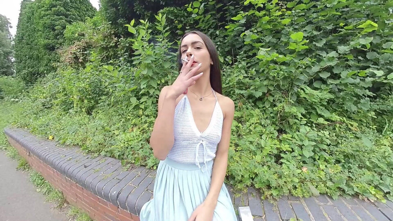 VR smokers HD-2D Videos Only: Kim Model - top z dzianiny