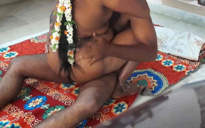 Desi palace: Indisk fru första gången knullar med het avsugning