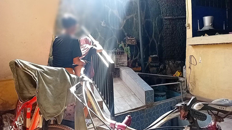 Famly sex: Її зведений двоюрідний брат був у такому збудженні