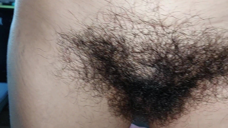 Amateur_MS: Heiße mutter fingert ihre haarige muschi