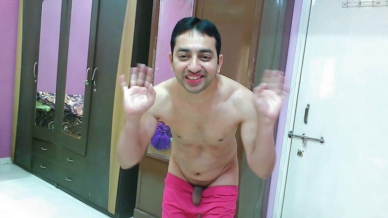 Cute & Nude Crossdresser: Süßer sissy-transvestiert femboy Sweet Lollipop in einem Top mit strumpfhose...