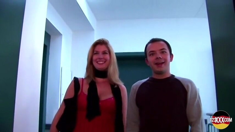 123XXX - 100% Amateurs: Seksi sarışın hatun dölle dolu bir ağız rüyası var