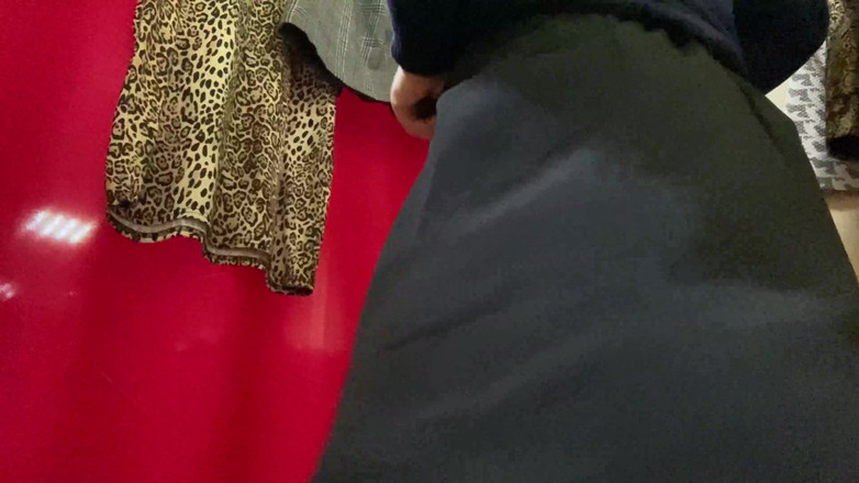 Elena: 큰 젖탱이와 거대한 엉덩이의 피팅룸. 날 보고 싶으신가요?