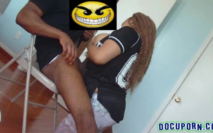 Behind the nasty: Cewek sange ini lagi asik raksasa pria kulit hitam