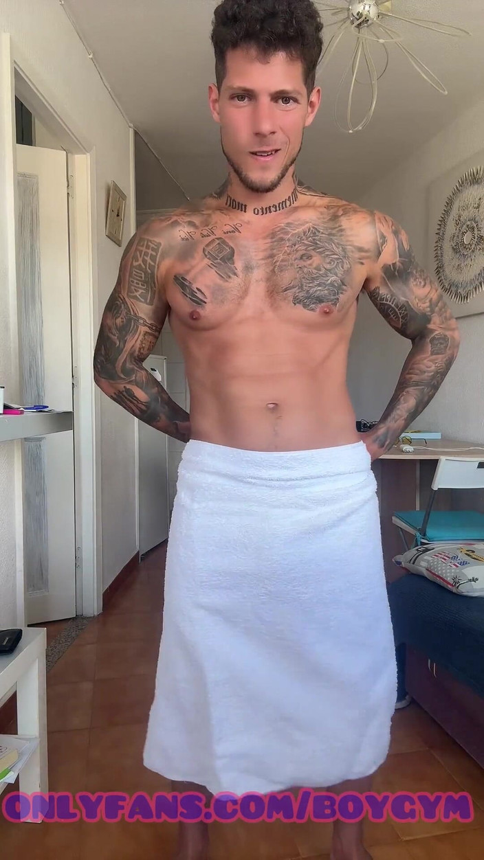 BoyGym: Kejutan kontol besar!! Boygym