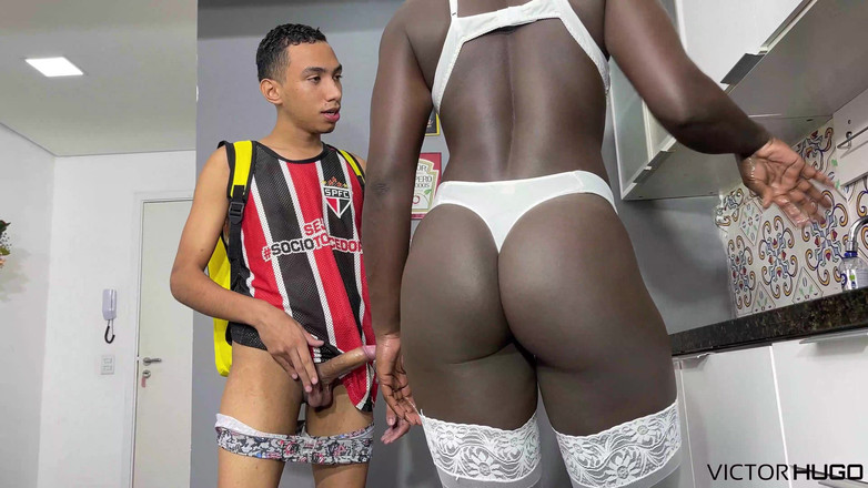 VictorHugo: बड़ी गांड मुझे आ जाती है