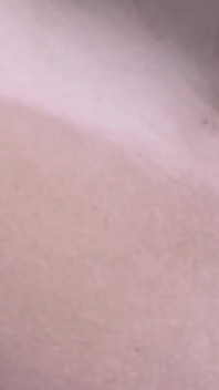 Il culo più grande, il plug anale viene succhiato per un culo stretto ma affamato