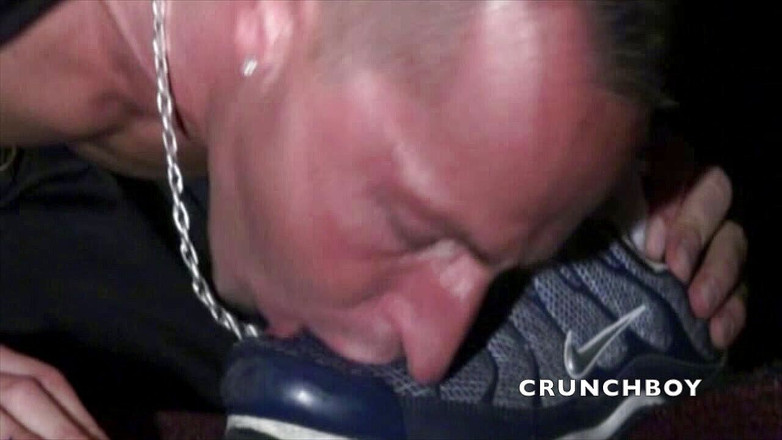 Sneaker gay: Plížkové humliationf nebo micka