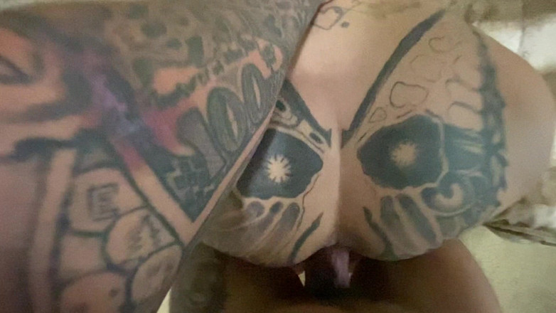 MzKiTTy91: Pawg pantat montok dientot gaya doggy sambil ngentot memeknya lebar-lebar