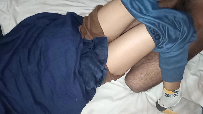 Sital: 화장실에서 섹스하는 배다른 여동생과 의붓여친, 의붓형제에게 따먹히는 인도 핫한 소녀