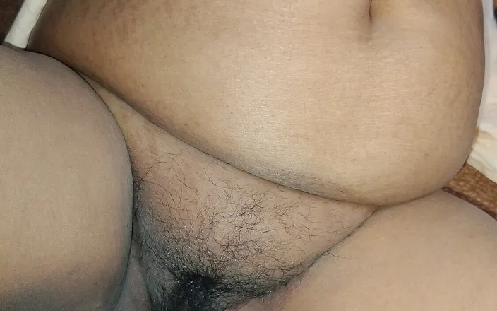 Hot bhabi: Payal Bhabi Massage Oil on Her Sexy Belly and Backside...