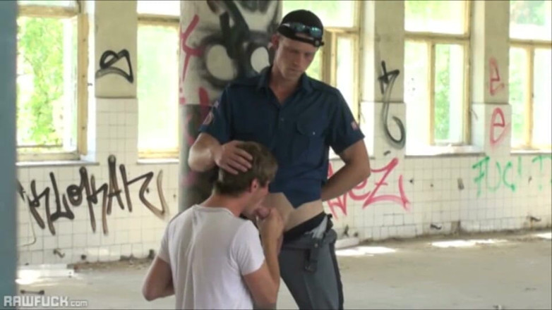 Raw Fuck: Armer proll-typ lernt eine harte lektion