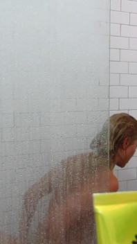 Sesso duro in doccia - cherry kiss