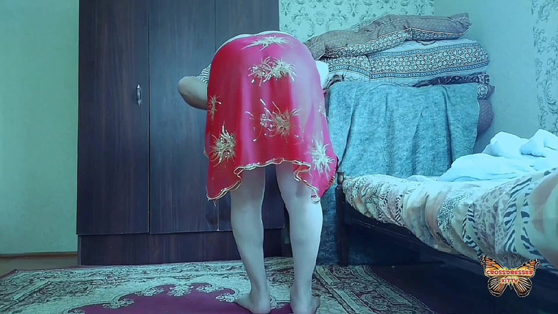 Kitty_Cross: Une superbe trans répare un eyeliner avec des mains fixes