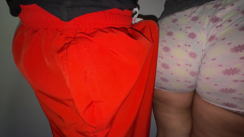 CoupleOfHotSins: Apucă accidental pula unui străin și se excit