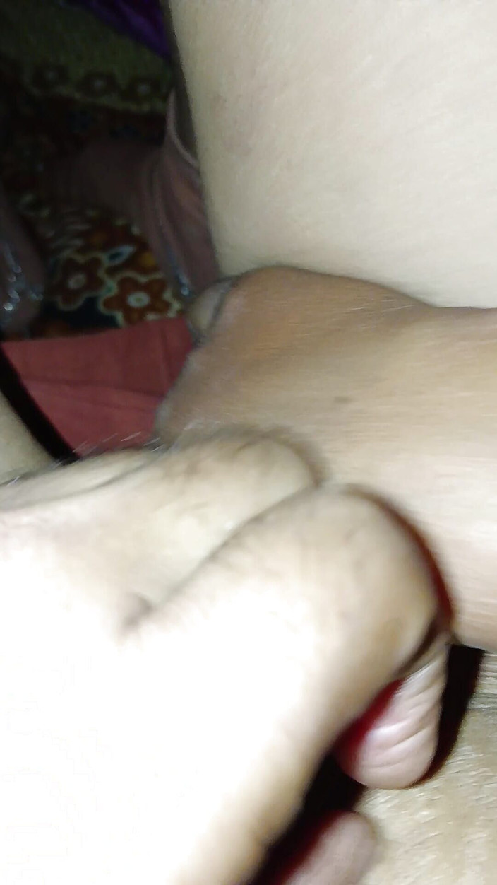 Ryty9590: Dnes jsem měla poprvé sex se švagrovou mého souseda.