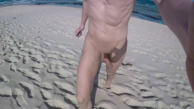 outdoor-fun: Chạy khỏa thân với boner tại bãi biển 1