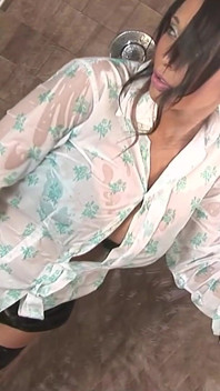 Hot Bath, 1_brunette mit einem dicken arsch genießt sex im Badezimmer, während sie einen tanga trägt.