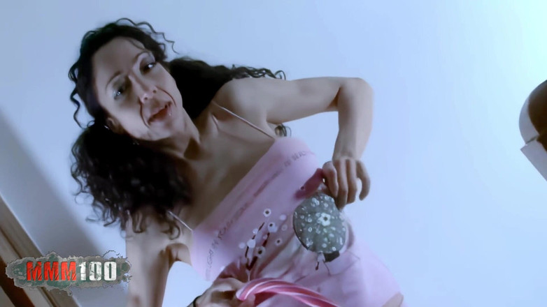 MMM100: Deborah Lovely Little与大奶子deborah在楼梯上赤身裸体